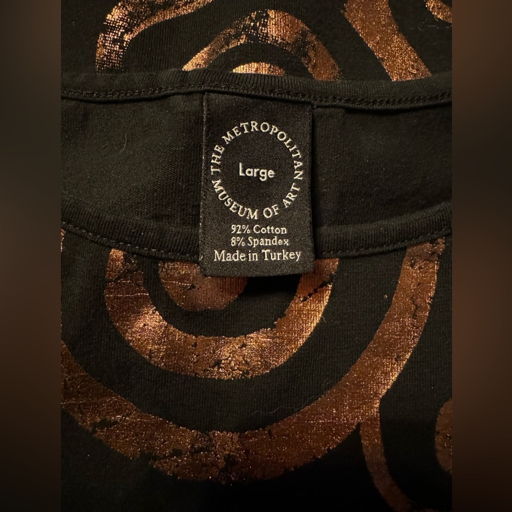 Women’s Large cap sleeve black t-shirt with a copper abstract print. - Picture 2 of 4